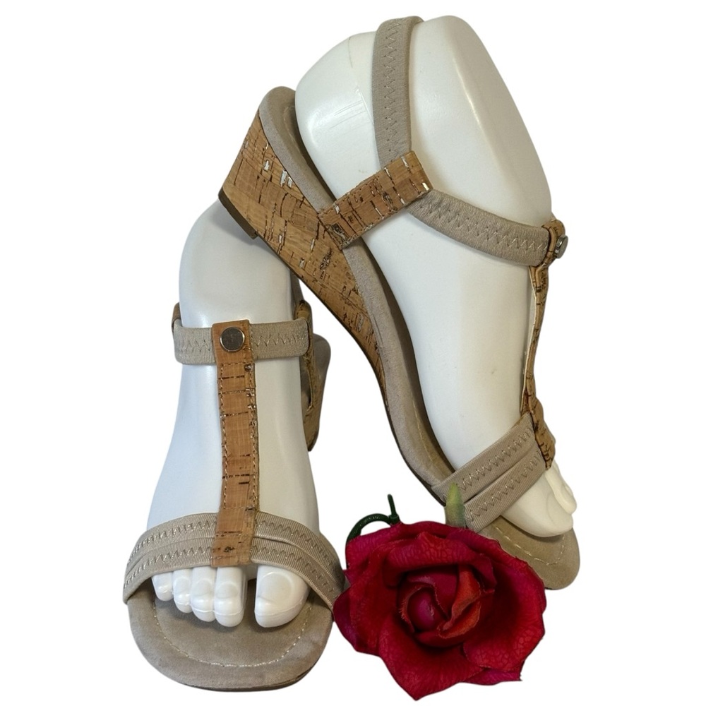 Croft & Barrow T strap elastic cork wedge heel tan & cream sandals Sz 7 EUC